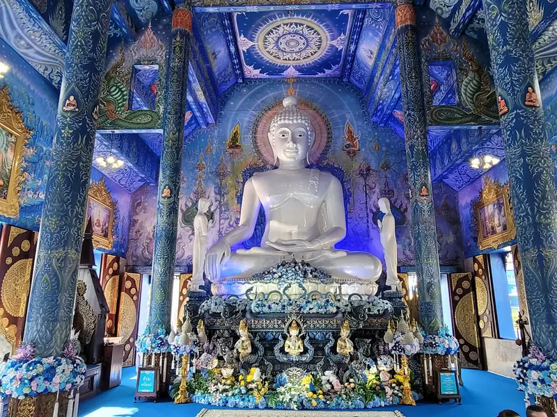 Wat Rong Suea Ten (Blue Temple), photo 2